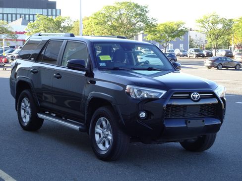Used 2021 Toyota 4Runner SR5 image 3