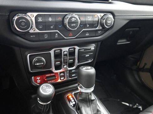 New 2026 Jeep Wrangler Unlimited Rubicon AWD/4WD image 18