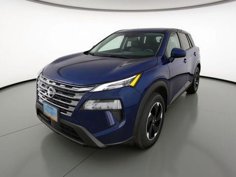 Used 2025 Nissan Rogue SV FWD image 3