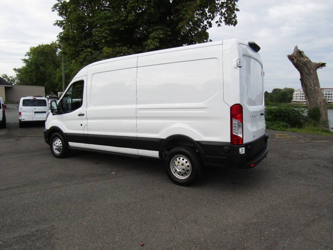 Used 2024 Ford Transit 250 148 Medium Roof Extended AWD image 5