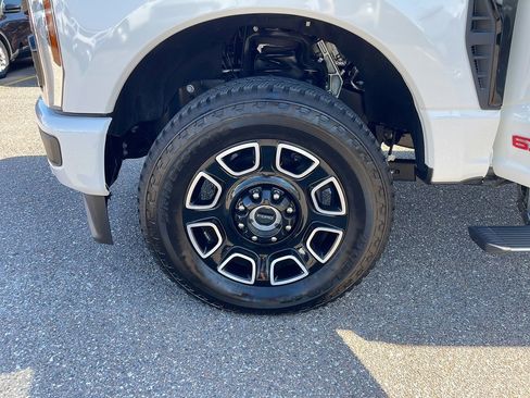 Certified 2025 Ford F250 Platinum image 37