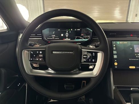 Used 2025 Land Rover Range Rover SE image 24