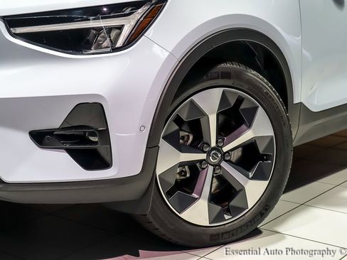 Used 2025 Volvo XC40 B5 Plus AWD/4WD image 5
