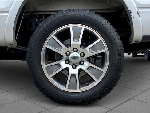 Used 2014 Ford F150 Lariat w/ Equipment Group 502A Luxury AWD/4WD image 8