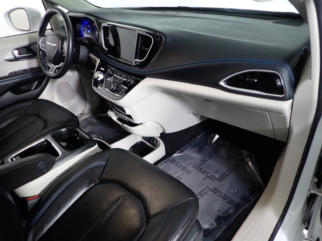 Used 2021 Chrysler Pacifica Touring-L FWD image 37