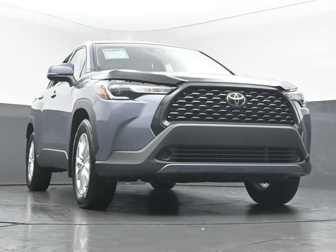 Used 2023 Toyota Corolla Cross LE AWD/4WD image 40
