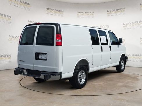 Used 2025 Chevrolet Express 2500 w/ Driver Convenience Package RWD image 5
