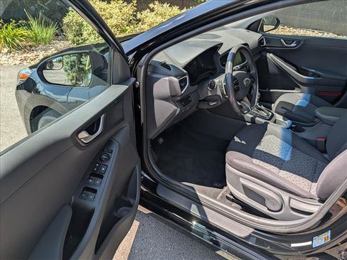 Used 2019 Hyundai Ioniq Plug-In Hybrid FWD image 25