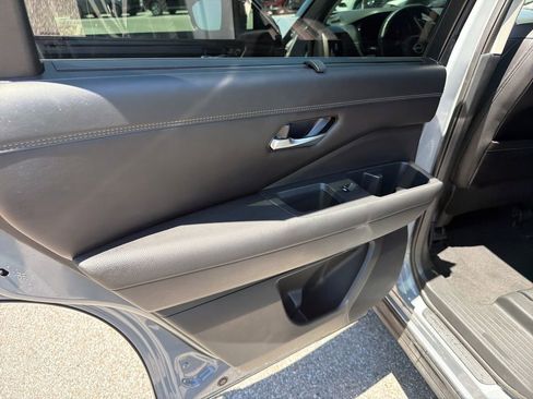 Used 2024 Nissan Pathfinder Platinum AWD/4WD image 19