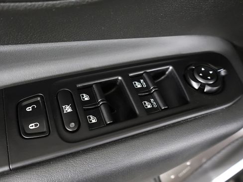 Used 2023 Jeep Renegade Latitude AWD/4WD image 34