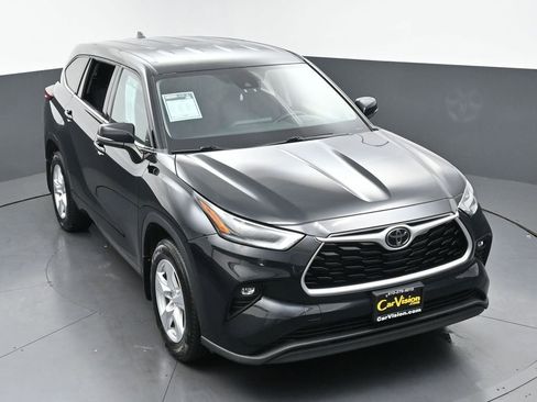 Used 2021 Toyota Highlander LE AWD/4WD image 41