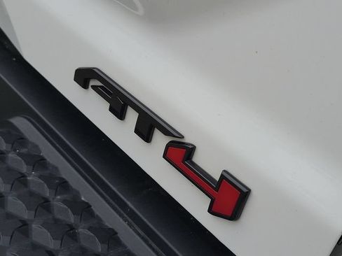 Used 2023 GMC Canyon AT4 w/ LPO, Off Road Lift Package AWD/4WD image 31