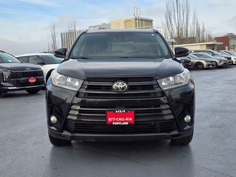 Used 2018 Toyota Highlander SE image 8