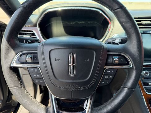 Used 2017 Lincoln Continental Premiere FWD image 13