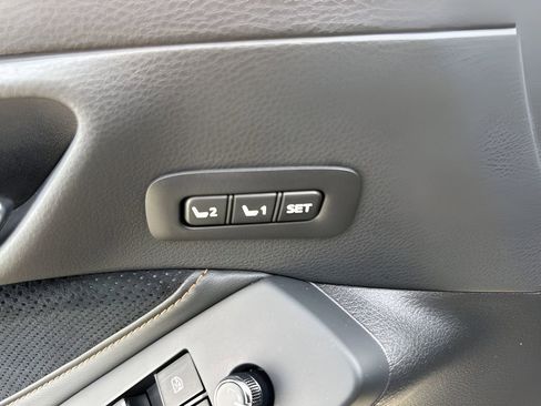 Used 2019 Toyota Avalon Touring image 11