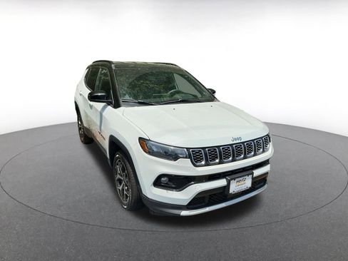 Used 2025 Jeep Compass Trailhawk AWD/4WD image 4