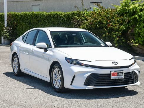 Used 2025 Toyota Camry LE w/ Convenience Package FWD image 3