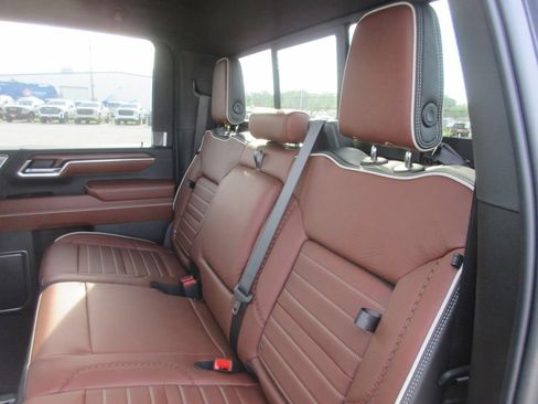 New 2026 GMC Sierra 3500 Denali Ultimate AWD/4WD image 13