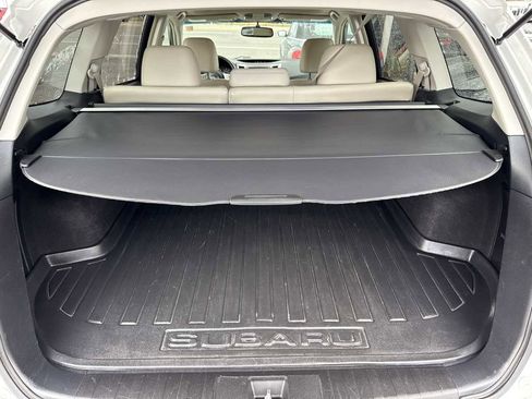 Used 2010 Subaru Outback 2.5i Limited image 16