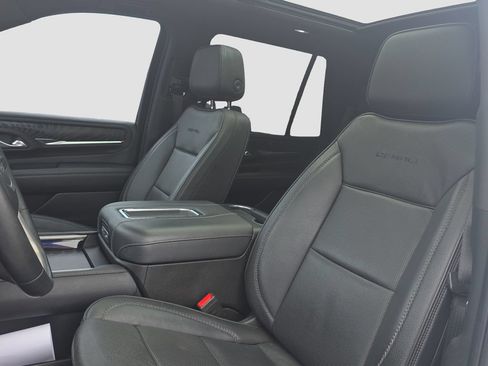 Used 2021 GMC Yukon Denali w/ Advanced Technology Package AWD/4WD image 7