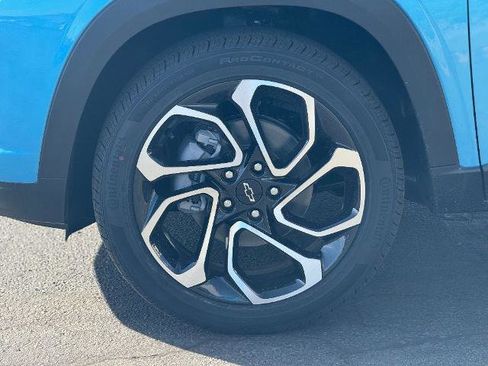 New 2025 Chevrolet Trax RS w/ Sunroof Package image 11