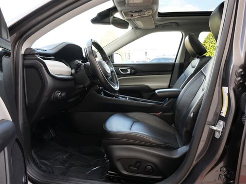 Used 2022 Jeep Compass Limited w/ Sun and Sound Group image 17