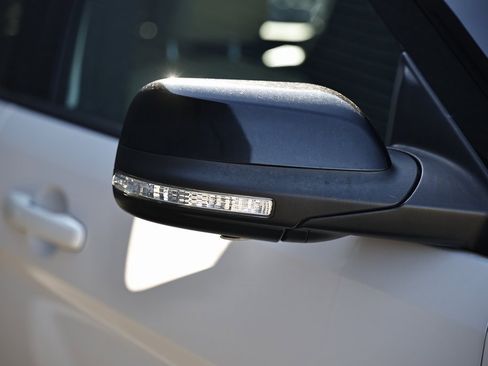 Used 2017 Ford Explorer XLT w/ Equipment Group 202A image 12