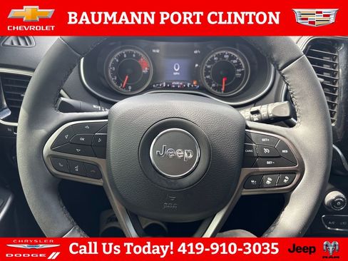 Used 2022 Jeep Cherokee Limited AWD/4WD image 15