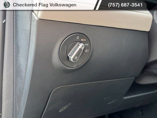 Used 2025 Volkswagen Taos SE FWD image 16
