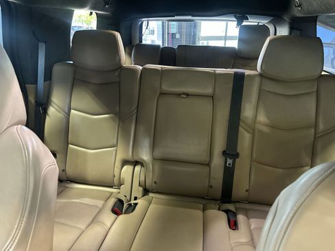 Used 2018 Cadillac Escalade Platinum AWD/4WD image 28