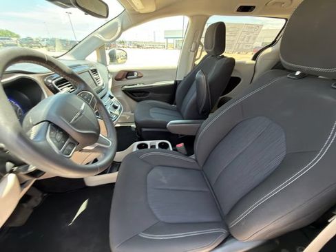 Used 2023 Chrysler Voyager LX FWD image 23