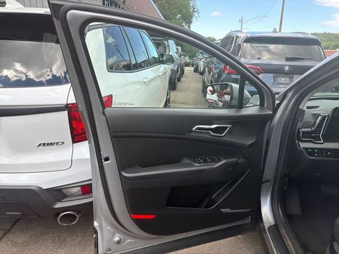 Used 2023 Kia Sportage LX AWD/4WD image 15