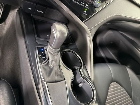 Used 2020 Toyota Camry SE FWD image 19