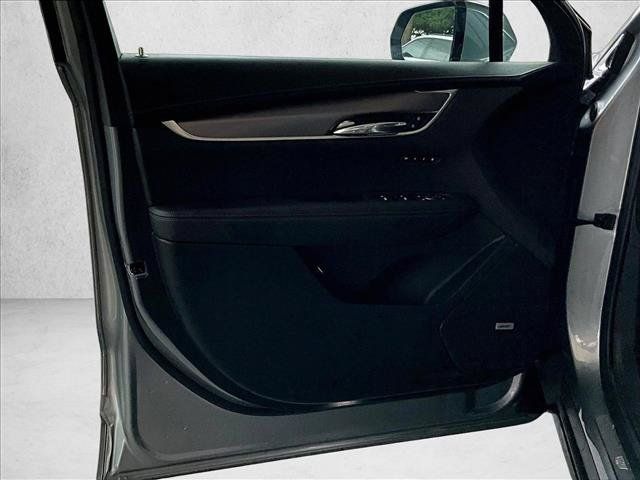 Certified 2025 Cadillac XT6 Luxury FWD image 18