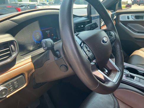 Used 2022 Ford Explorer King Ranch w/ Premium Technology Package AWD/4WD image 9