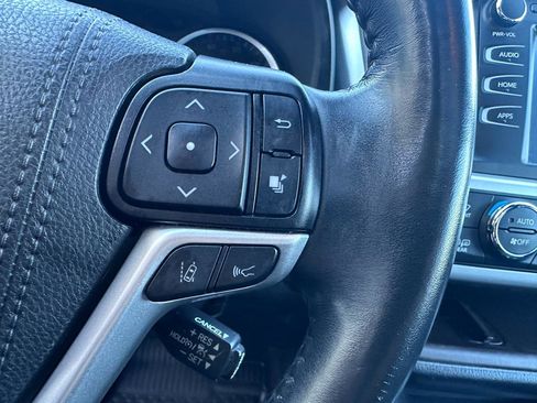 Used 2019 Toyota Highlander XLE FWD image 31