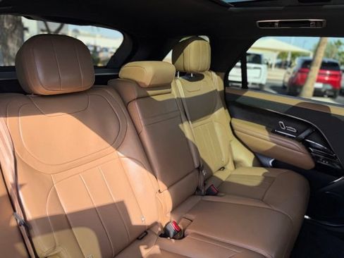 Used 2025 Land Rover Range Rover Sport SE AWD/4WD image 8