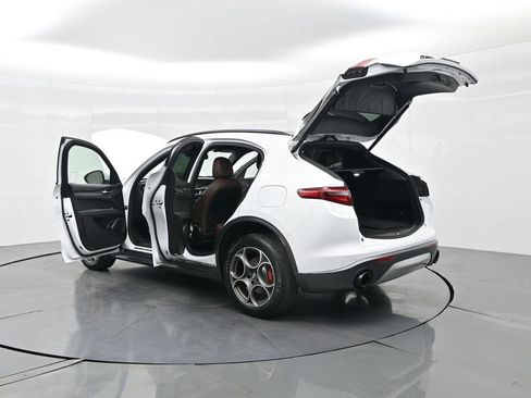 Used 2022 Alfa Romeo Stelvio Ti image 38