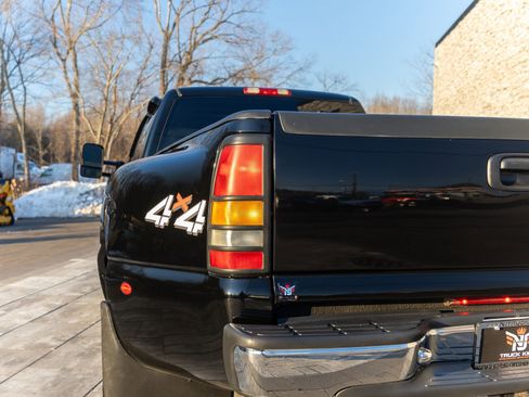 Used 2006 Chevrolet Silverado 3500 LT w/ Heavy-Duty Power Package image 30