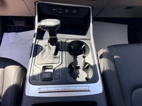 Used 2026 Kia Carnival FWD image 21