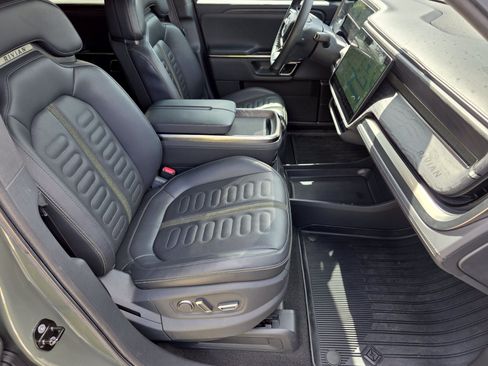 Used 2022 Rivian R1S Launch Edition AWD/4WD image 3