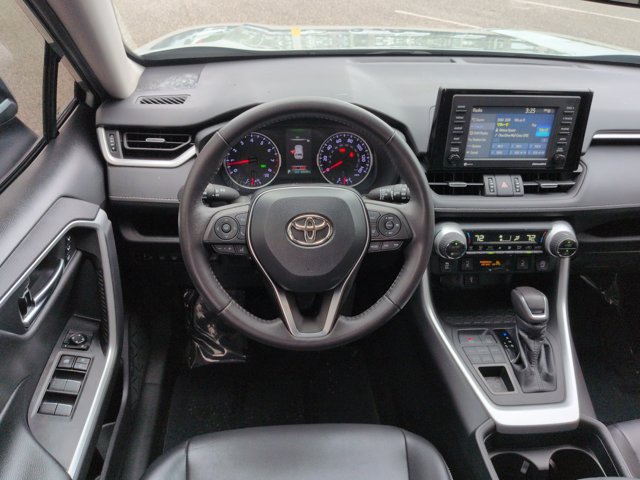 Used 2021 Toyota RAV4 XLE Premium AWD/4WD image 17