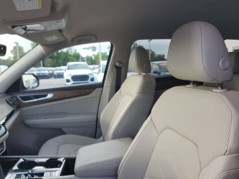 Certified 2024 Volkswagen Atlas SE FWD image 23