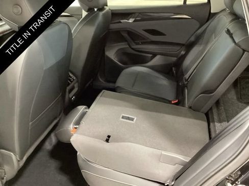 Used 2025 Volkswagen Tiguan SE w/ Panoramic Sunroof Package AWD/4WD image 13