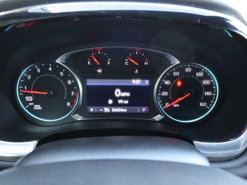 Used 2023 Chevrolet Traverse LT FWD image 23