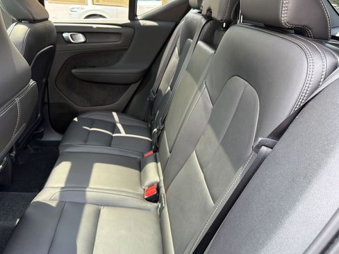 Used 2025 Volvo XC40 B5 Core AWD/4WD image 24
