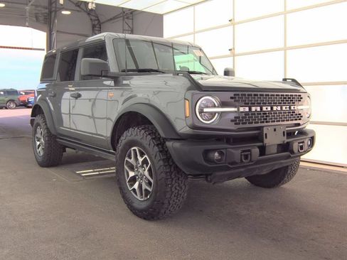 Used 2025 Ford Bronco Badlands AWD/4WD image 4
