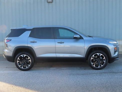 Used 2025 Chevrolet Equinox LT image 2