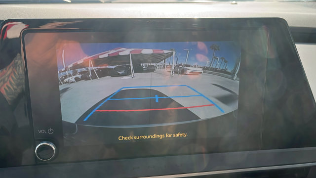 Used 2025 Toyota Prius LE FWD image 12
