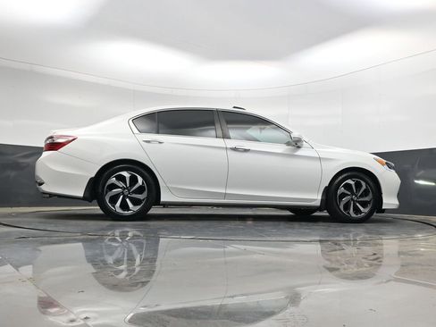 Used 2017 Honda Accord EX image 30